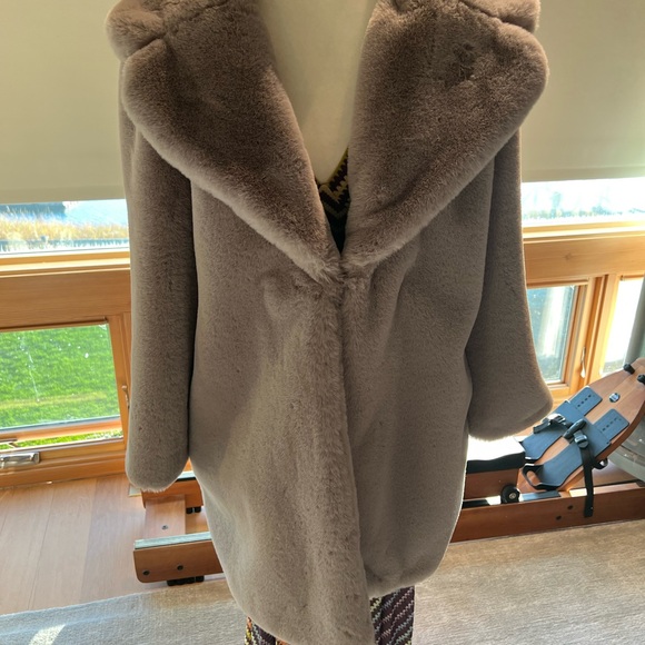 Keepsake faux violet fur coat. Size m - Picture 2 of 14